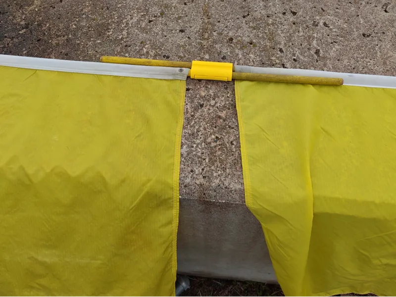 Double yellow flag holder
