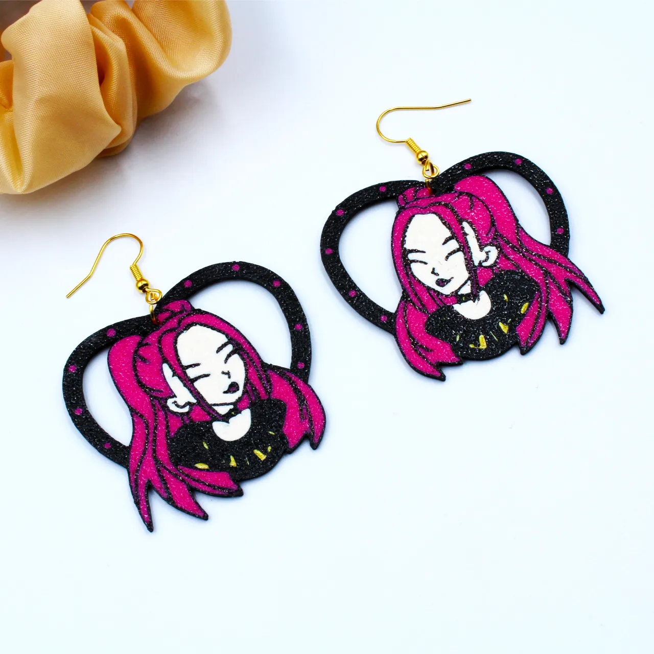 Kpop Demon Hunters Huntric Mira Earring Keychain view 3