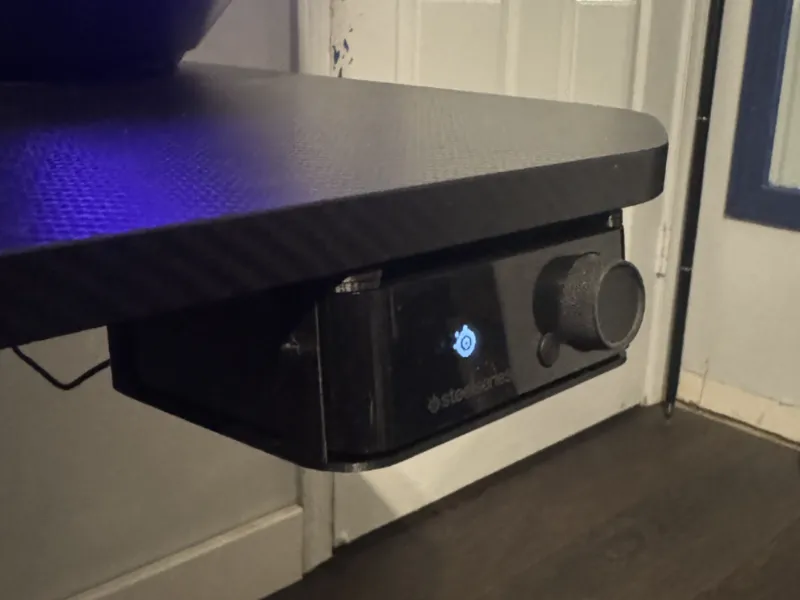 SteelSeries arctis pro wireless under HUB holder