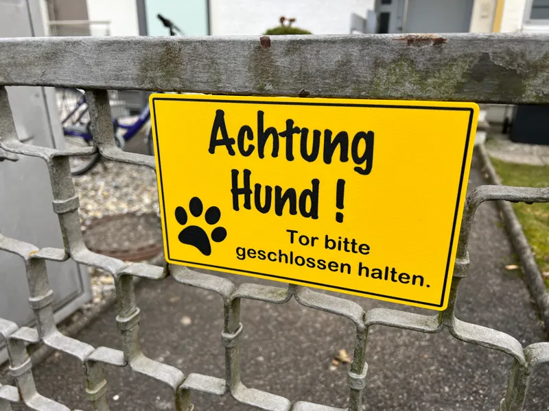 Gate warning sign dog