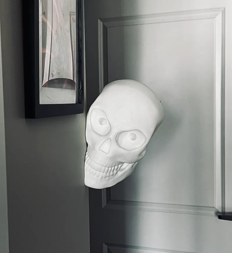Skull Peeking Corner - Halloween Decoration  - Scary