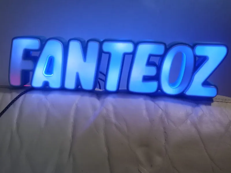 scritta illuminata Fanteoz