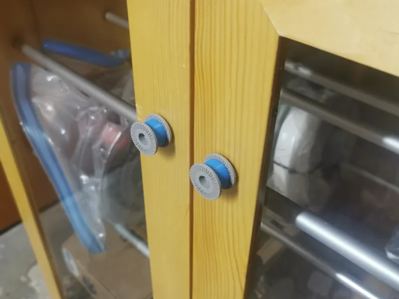 Wardrobe knob