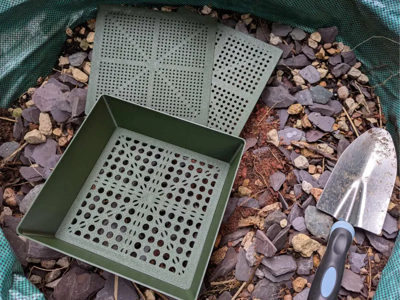 Garden soil sieve / riddle