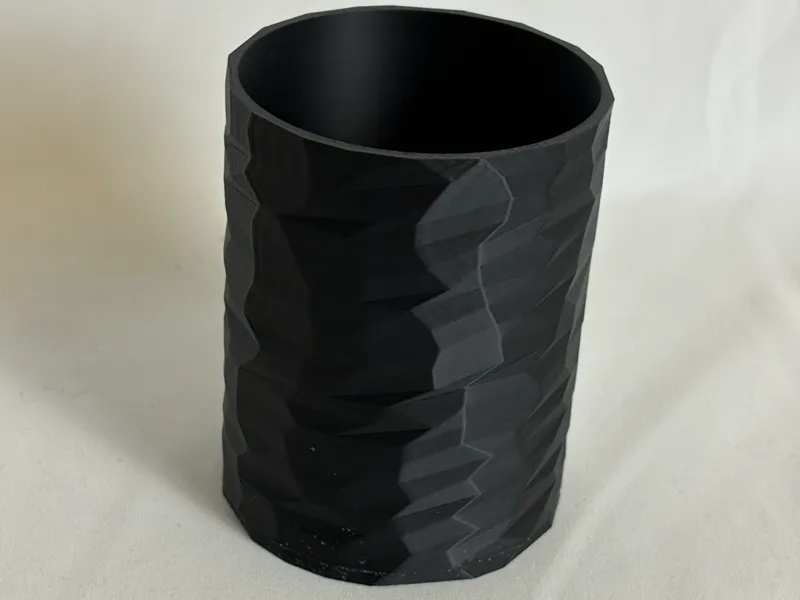 Low-poly pencil holder