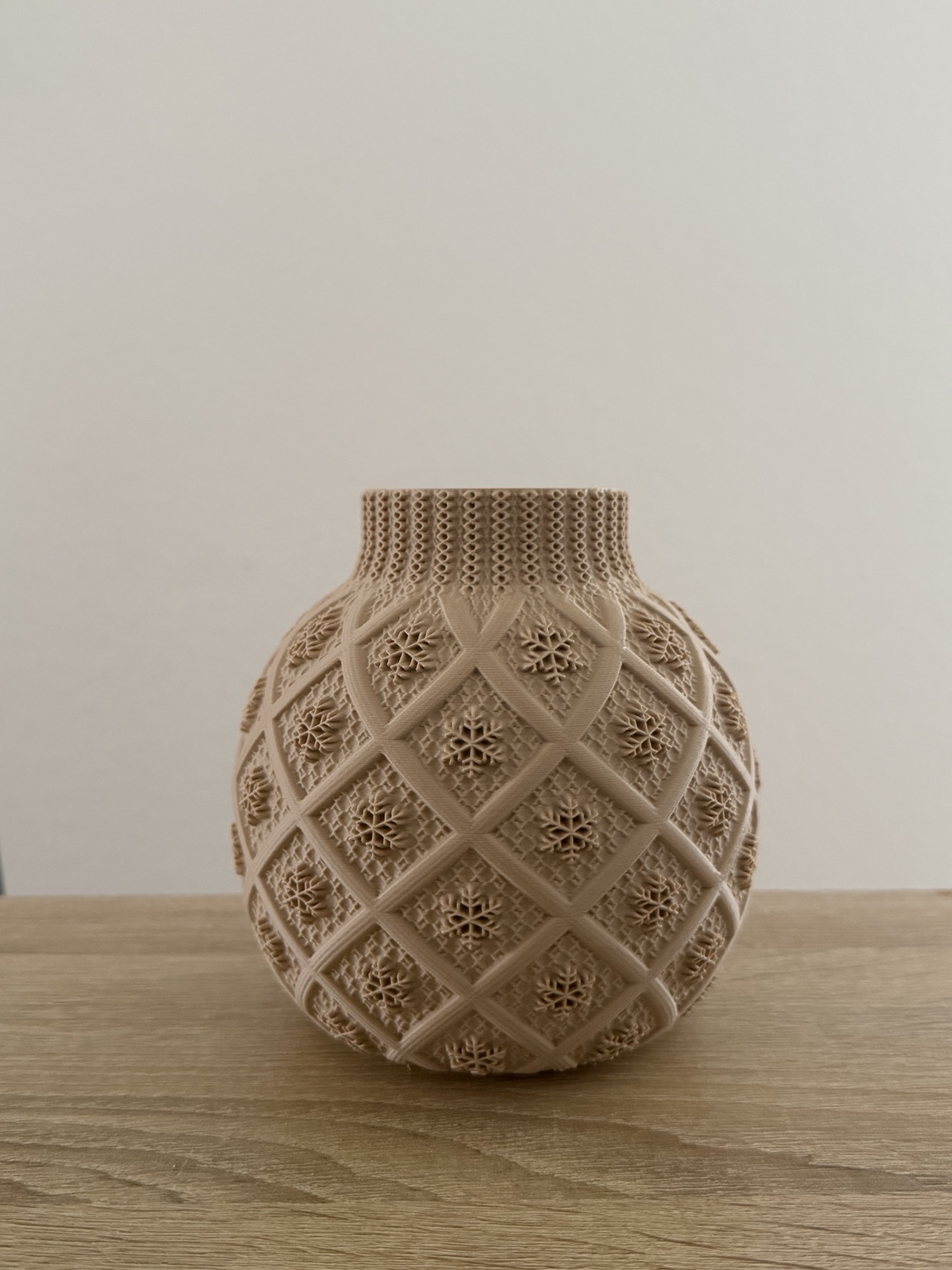 Knitted Snowflake Vase – Cozy Christmas - 1