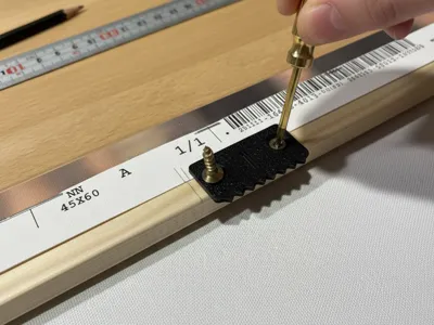 Canvas Master: Precise Picture Hanging
