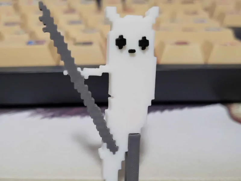 Survivor Slugcat on top of a pole with spear