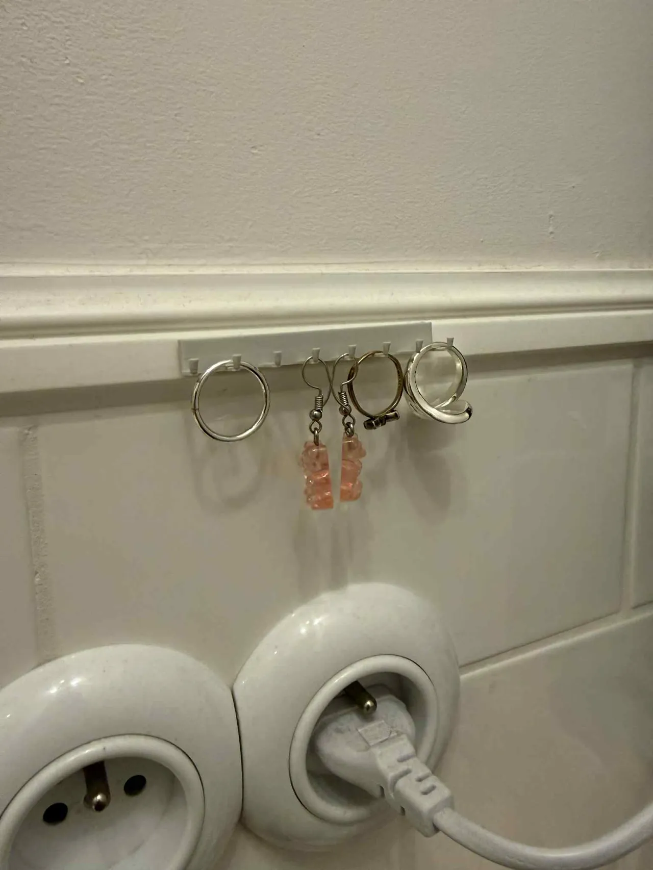 Minimalist Slim Jewelry Rack – Ring & Earring view 3