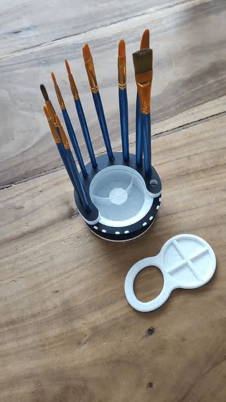 Compact paintbrush holder with cup and palette