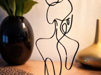 Silhouette femme assise — art en une ligne — photo 1