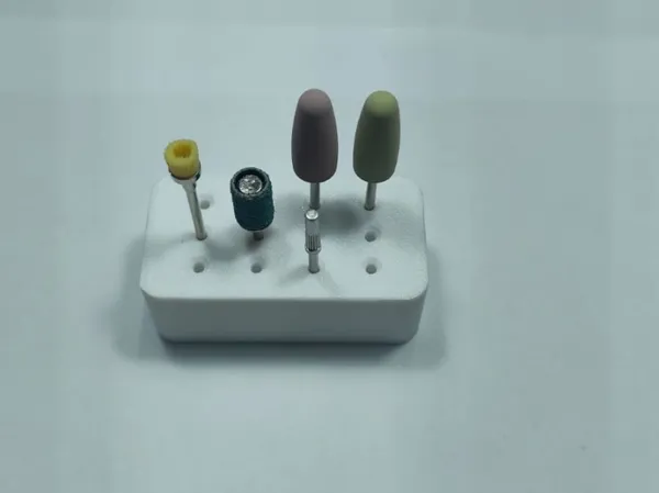 Petit porte-mèches pour ponceuse à ongles