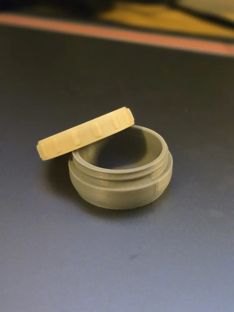 Miniatura 1 do modelo 3D Small Vaseline/Ointment Container