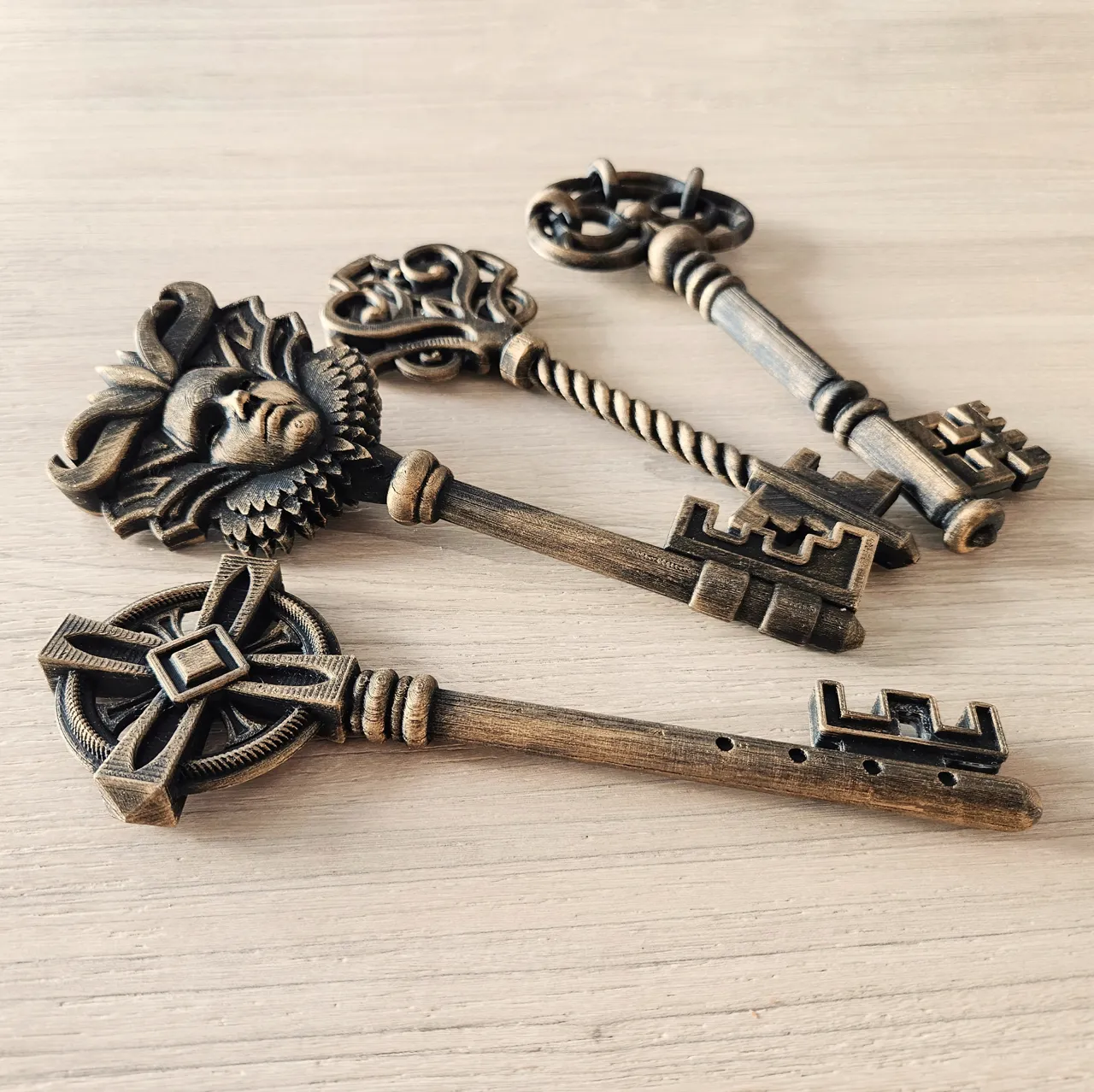 Set of 4 fantasy ancient keys view 2