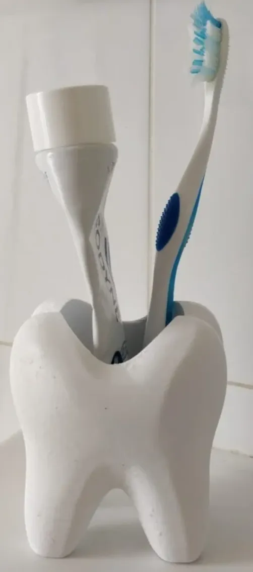 Gobelet/support en forme de dent pour salle de bain