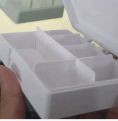 Miniatura 1 do modelo 3D 工具盒 一体打印 无需五金 可调整分区 2小时完成