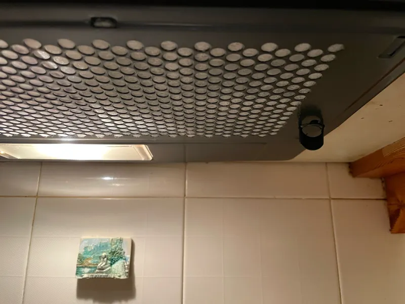 Kitchen's extractor hood lock