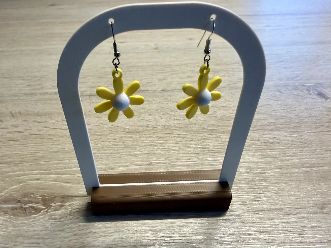 Daisy earrings view 2