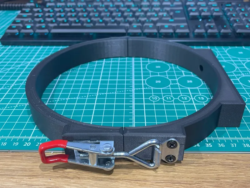 Universal mount for carbon filter