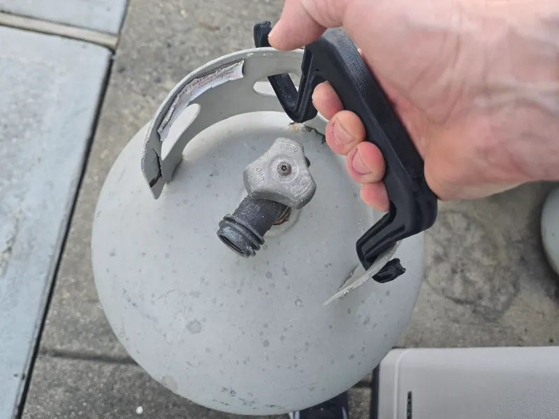 Propane cylinder carry handle
