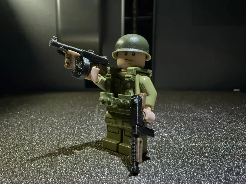 minifigure m1a1 thompson and m1928 thompson