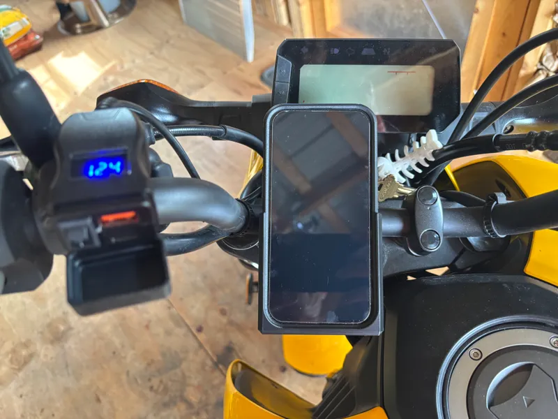 Handlebar iPhone mount