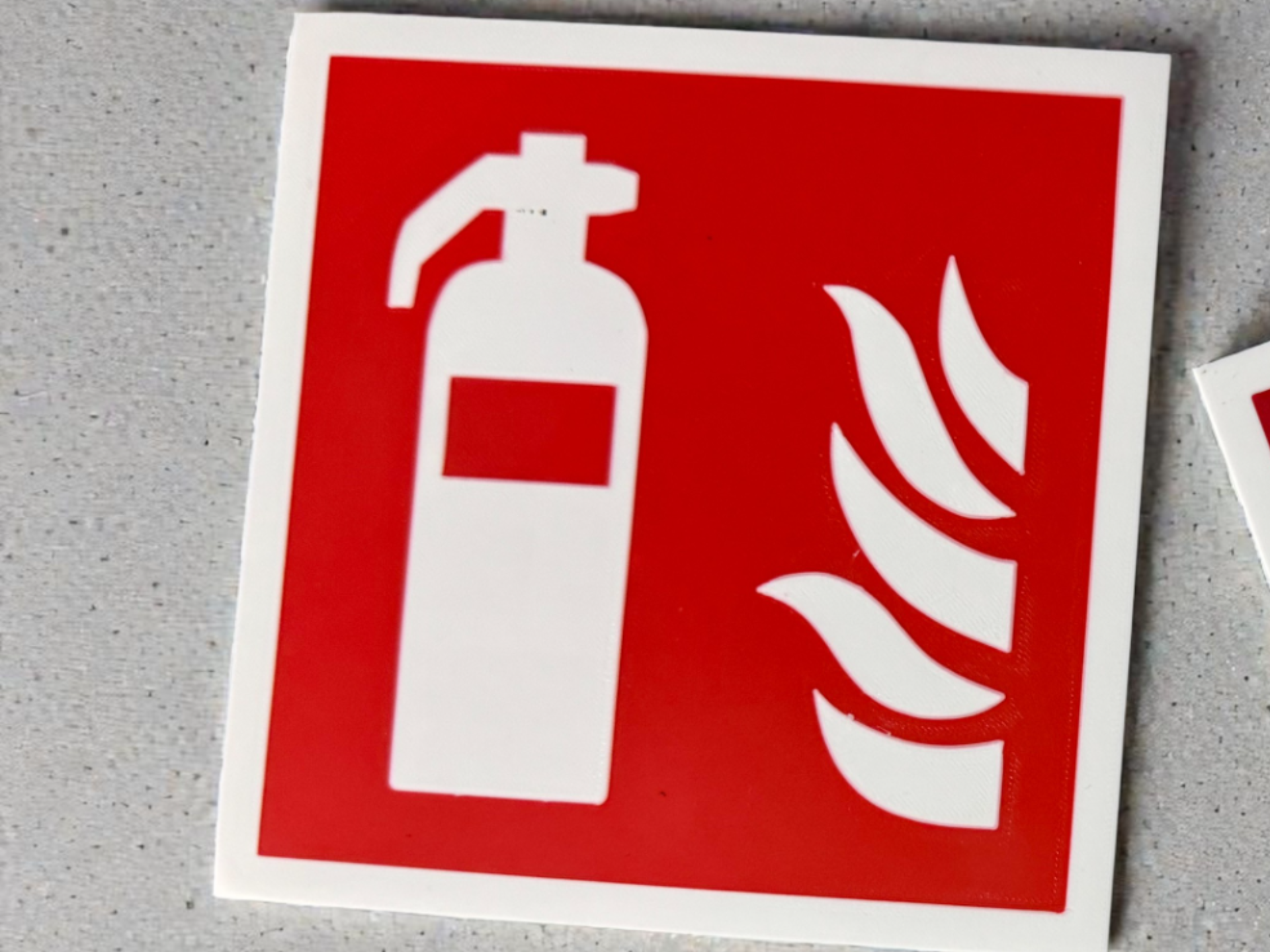 15x15cm Fire Extinguisher Safety Sign ISO 7010F001