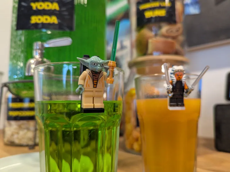 Minifigures cocktail / drink mount 
