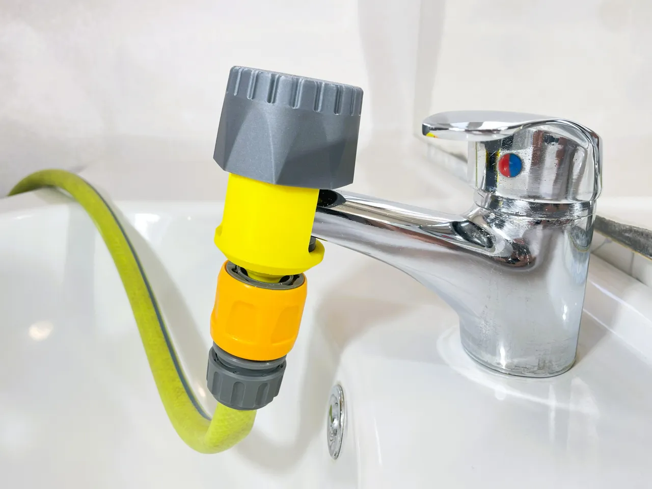 Universal Indoor Faucet Adapter for Garden Hose view 4