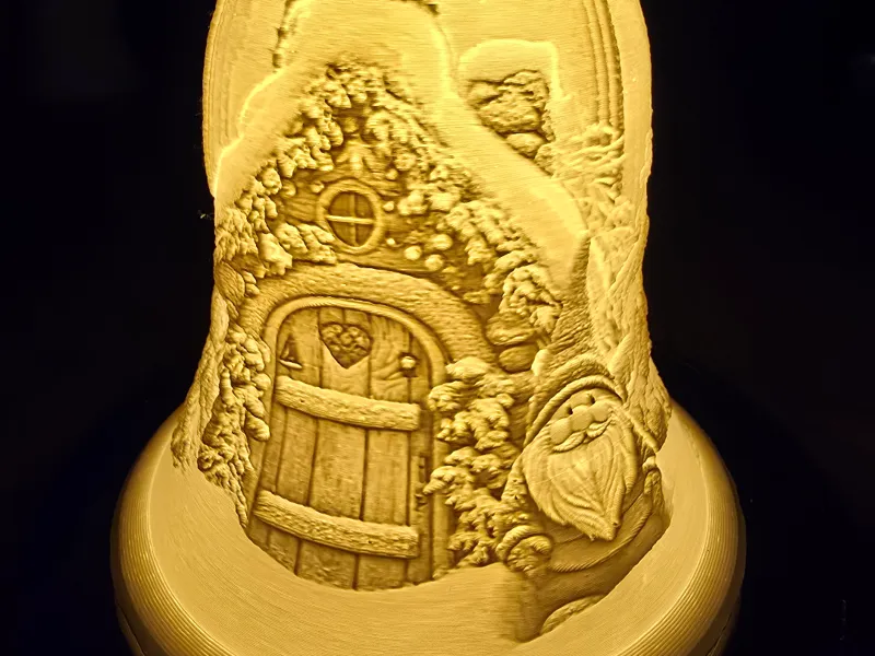 Weihnachtliche Lithophanglocken Wichteltür im Wald