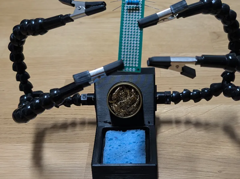 Soldering Station with thrid hand