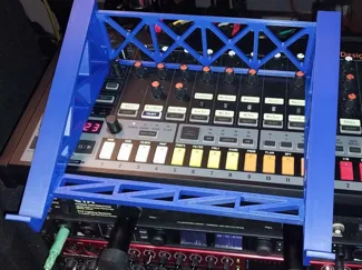 Behringer RD8 20 degree stand