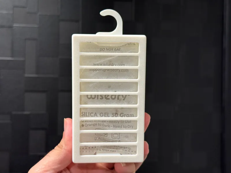 Hanging Desiccant Pack Box with Snap Lid with Hook