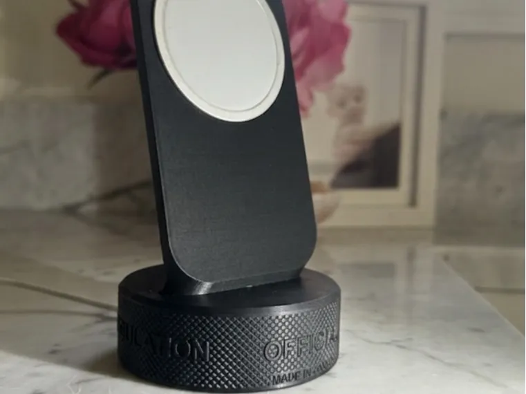 Ice Hockey Puck MagSafe Phone Mount