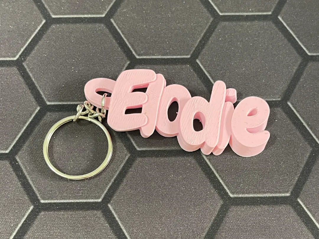 Keyring with customizable names by FlowLab Studio MakerWorld: Download Free 3D Models - 3D model önizlemesi