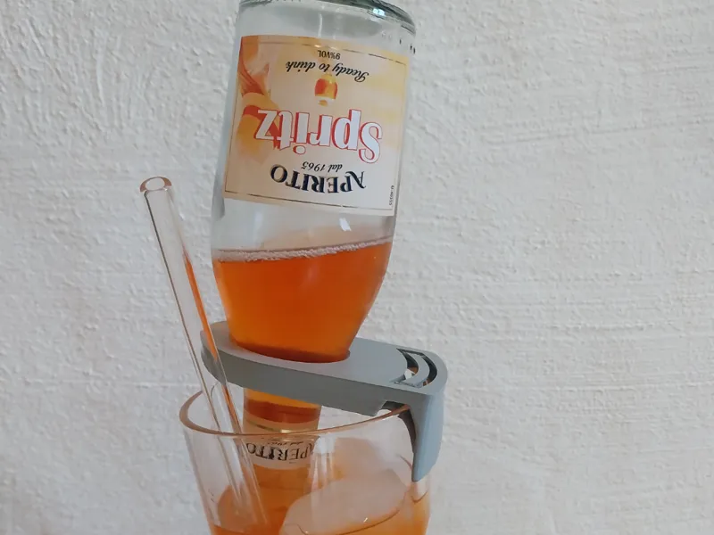 Einschenkhilfe für Mischgetränke oder Bier