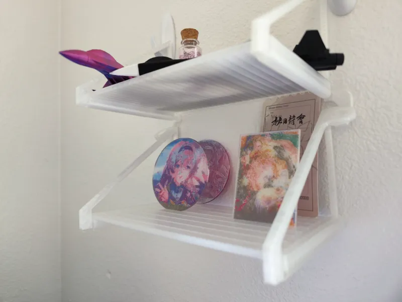 Hanging shelf with slots