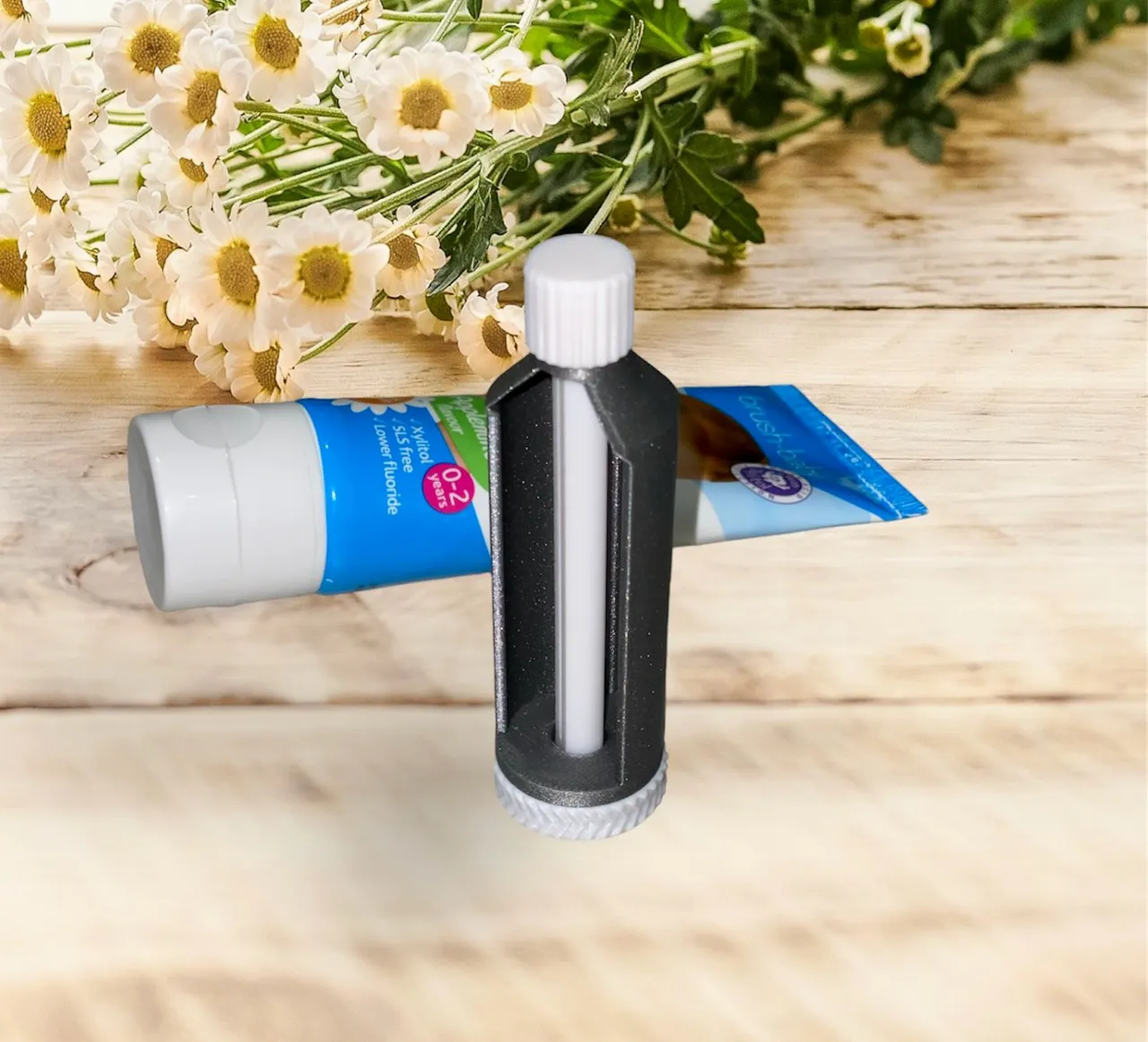 Improved Ratchet toothpaste tube Squeezer view 3
