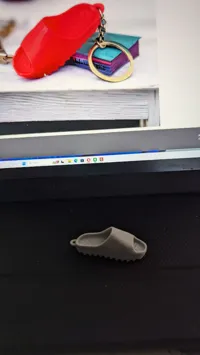 Porte-clés claquette Yeezy Adidas — photo 5
