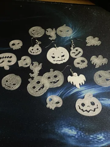 Halloween earrings view 3