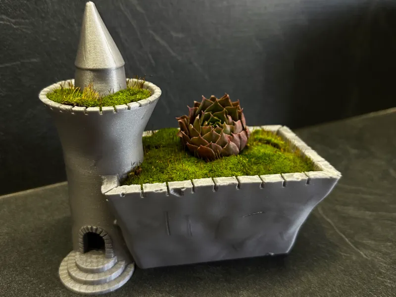Castle Flowerpot - Clay style