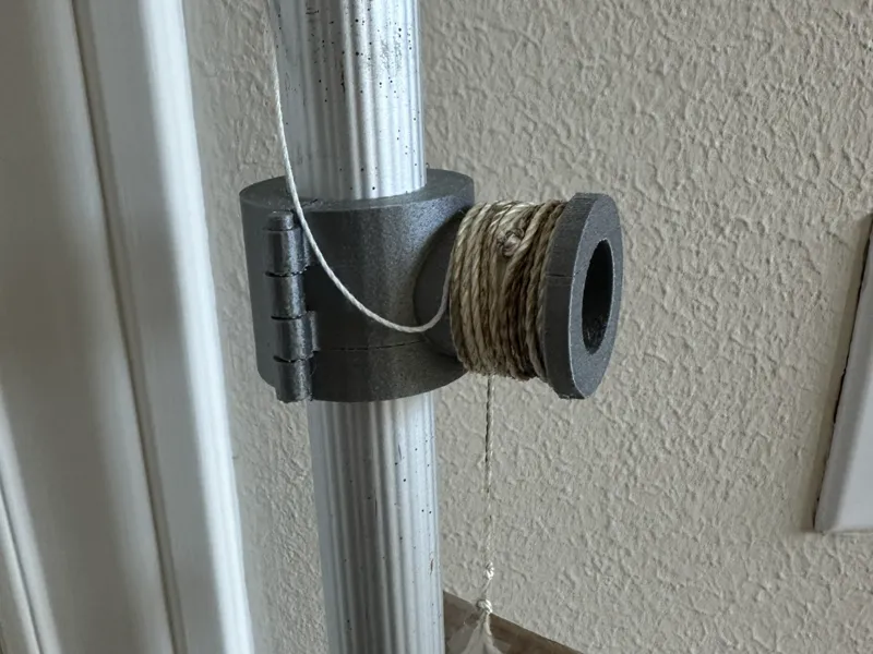 String Holder for Telescoping Pole