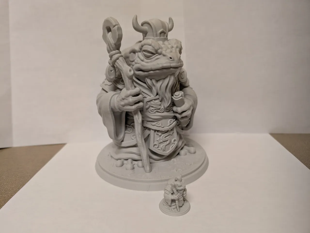 D&D Chinese Frog Wizard mini and statue (2 pieces) view 4