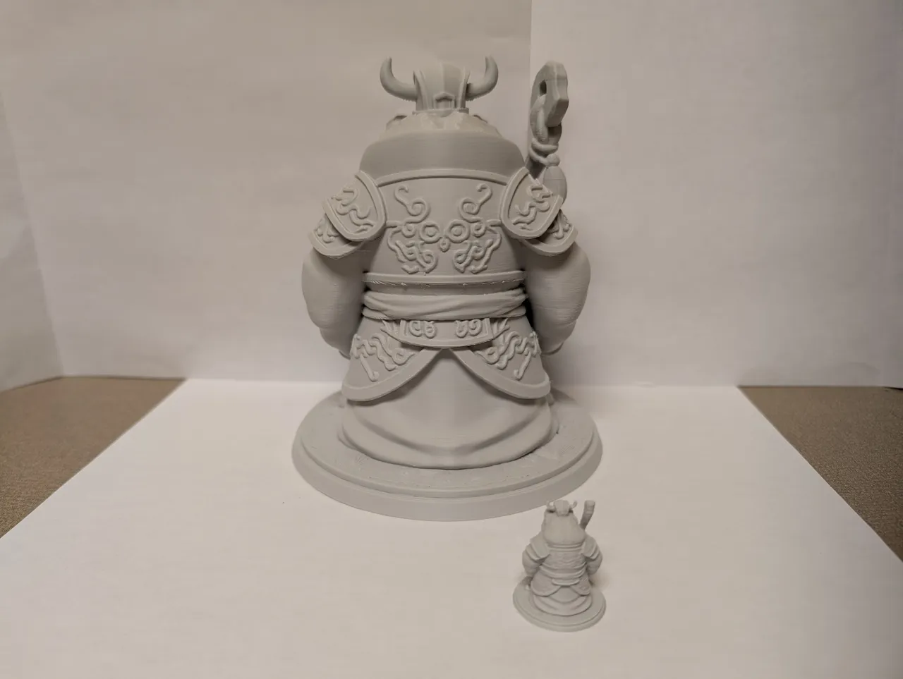 D&D Chinese Frog Wizard mini and statue (2 pieces) view 3