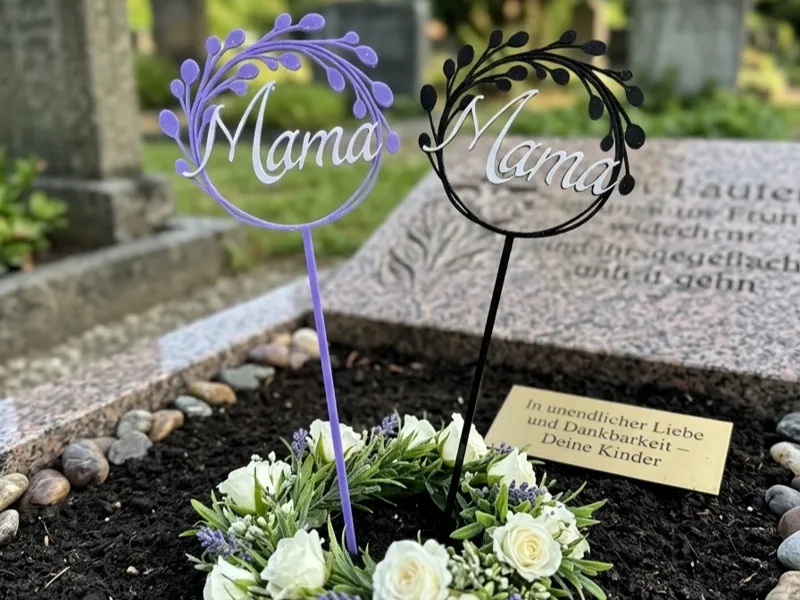 Eleganter Grabstecker "Mama" – Florales Design