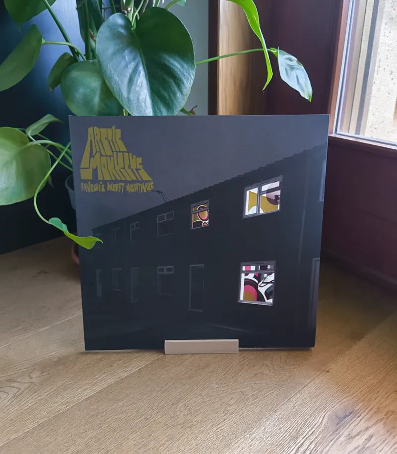 Minimalistic LP/Vinyl Record/cd stand
