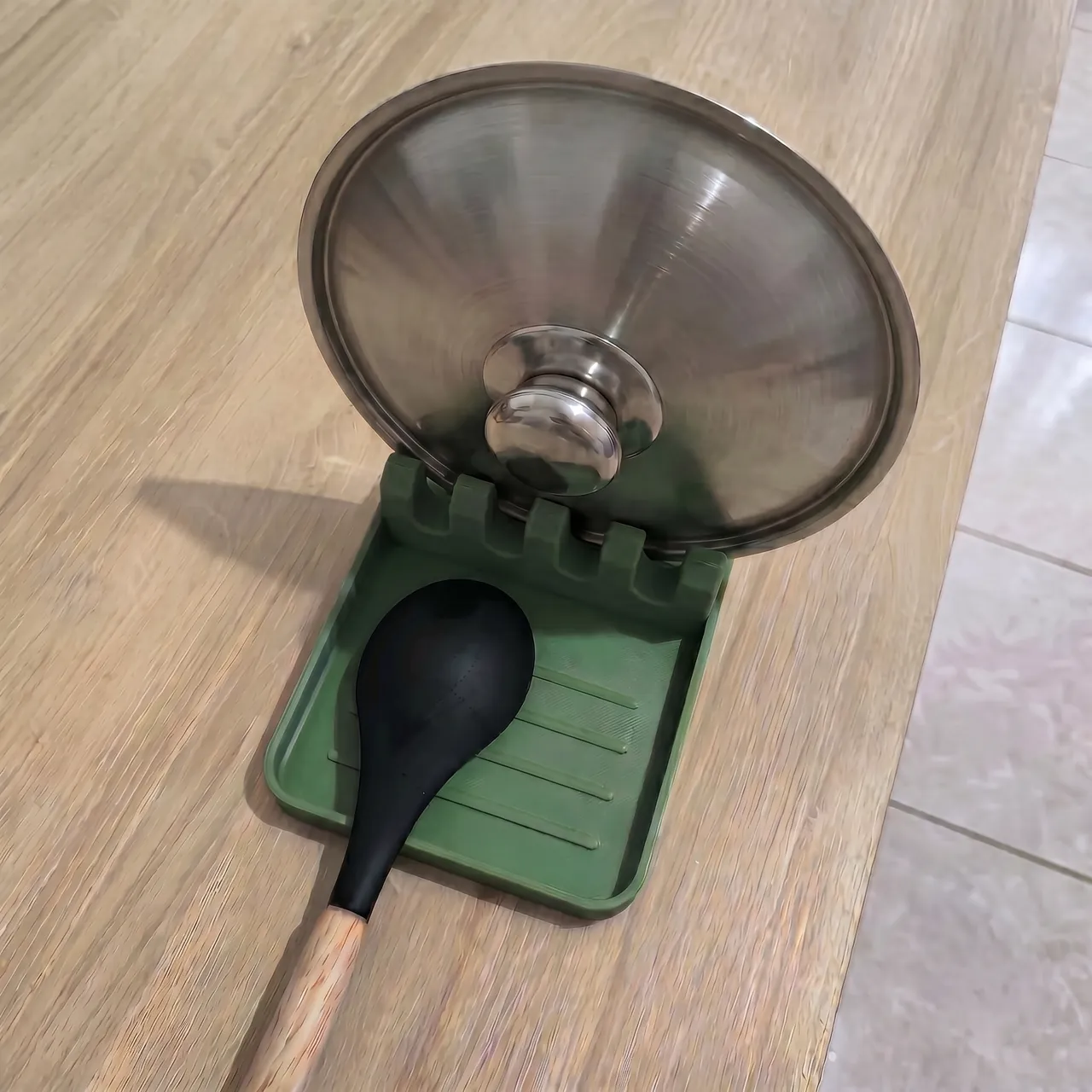 kitchen utensil holder – spoon and lid stand view 2
