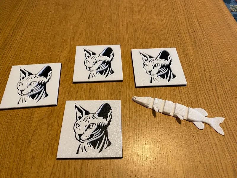 Fish stand for cat coaster