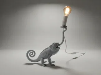 Chameleon Art: Sculptural Lamp
