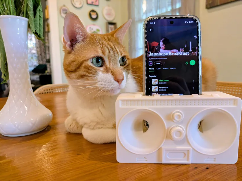 Retro Boombox Phone Amplifier